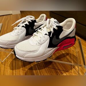 Like new women’s Nike Air Max sz 7 in white/black/pink